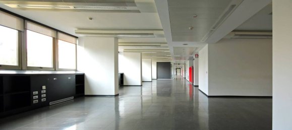 356m² Office in Milan, Italy No. 358990 4