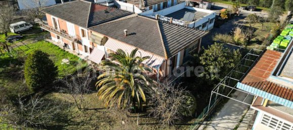 5 bedrooms Villa in Passignano sul Trasimeno, Italy No. 190186 4