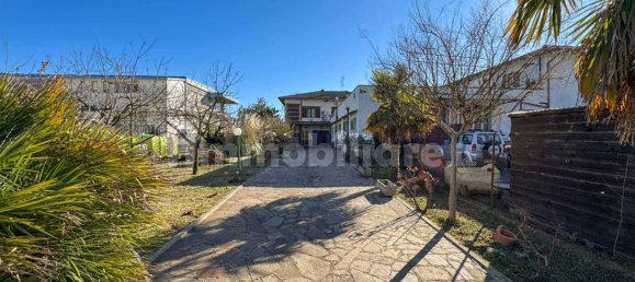 5 bedrooms Villa in Passignano sul Trasimeno, Italy No. 190186 10