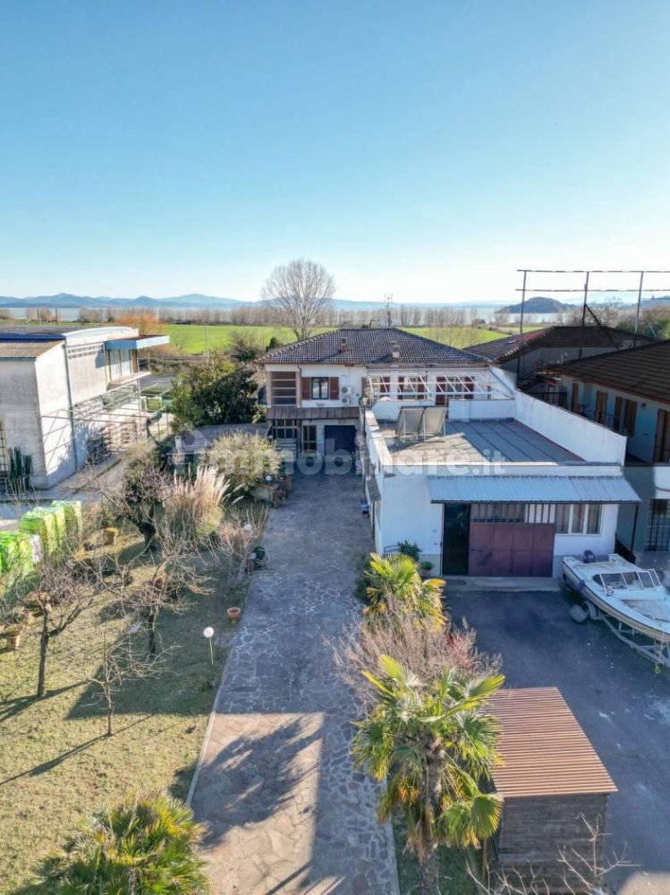5 bedrooms Villa in Passignano sul Trasimeno, Italy No. 190186