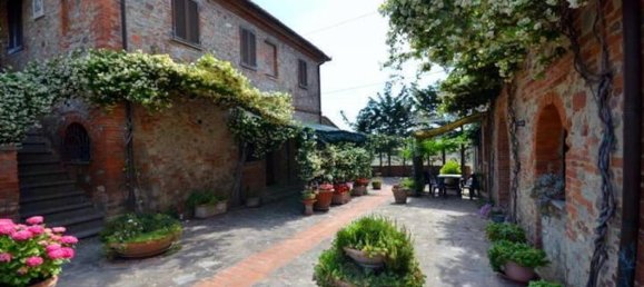 Studio in Torrita di Siena, Italy No. 1488 10