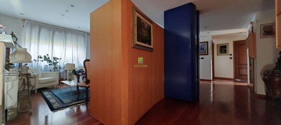 5 rooms Apartment in Moncalieri, Italy No. 75355 6