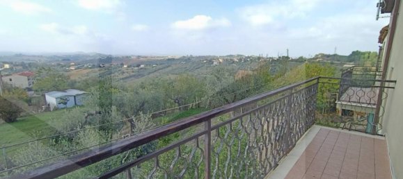 Дом с 5 комнатами в Спольторе, Италия № 20222 19