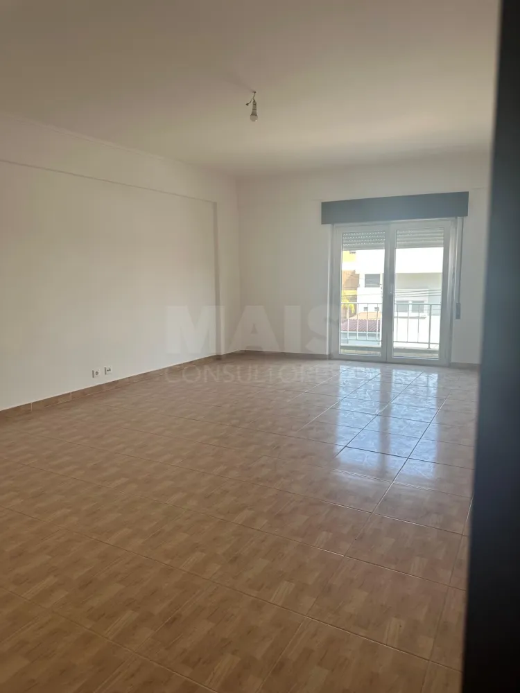 3 bedrooms Apartment in Samora Correia, Portugal No. 227323