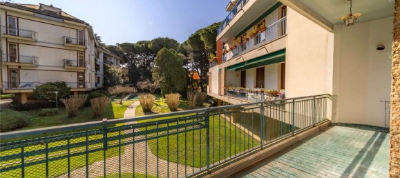 4 bedrooms Apartment in Genoa, Italy No. 154477 13