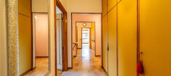 4 bedrooms Apartment in Genoa, Italy No. 154477 15