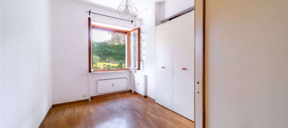 4 bedrooms Apartment in Genoa, Italy No. 154477 9