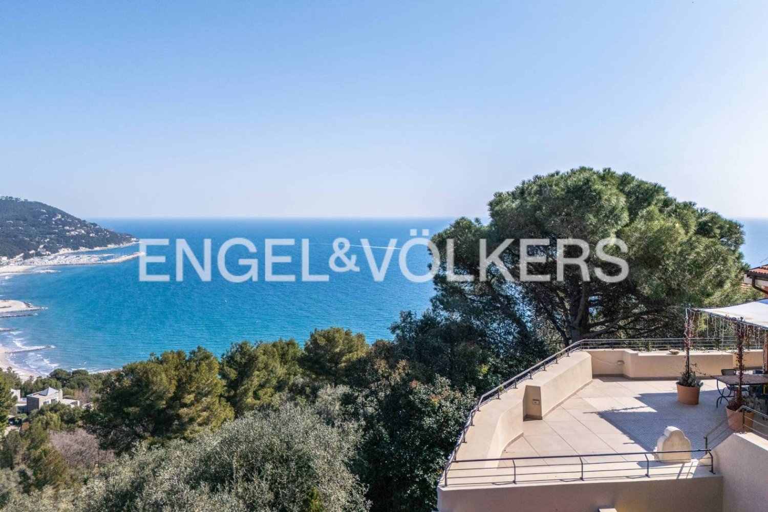 3 bedrooms Villa in Andora, Italy No. 106549