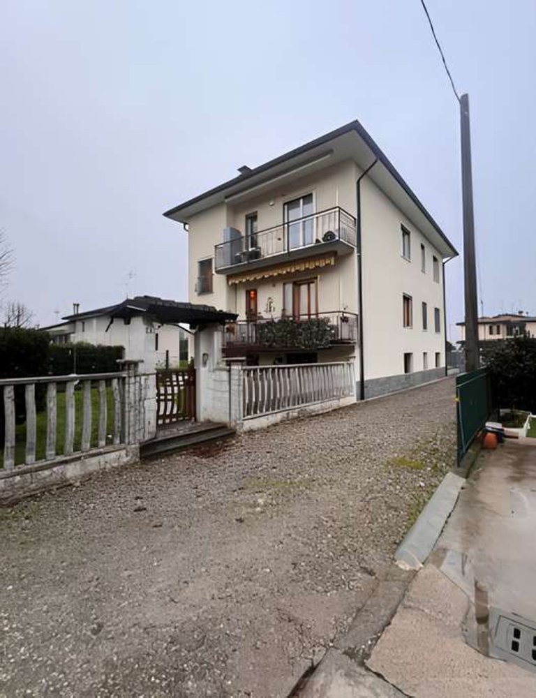 Apartamento de 4 habitaciónes en Mairago, Italy No. 308311