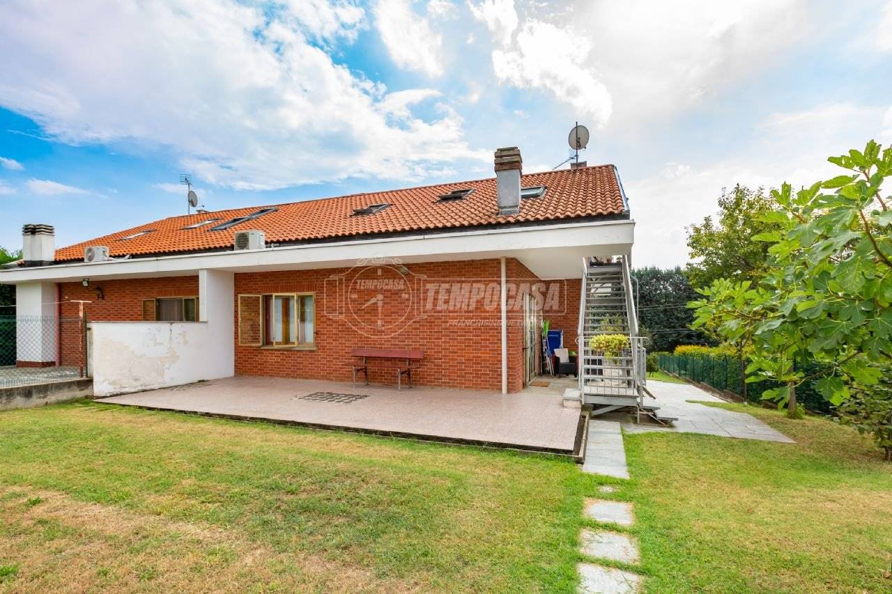 Apartamento de 2 dormitorios en Villarbasse, Italy No. 189203