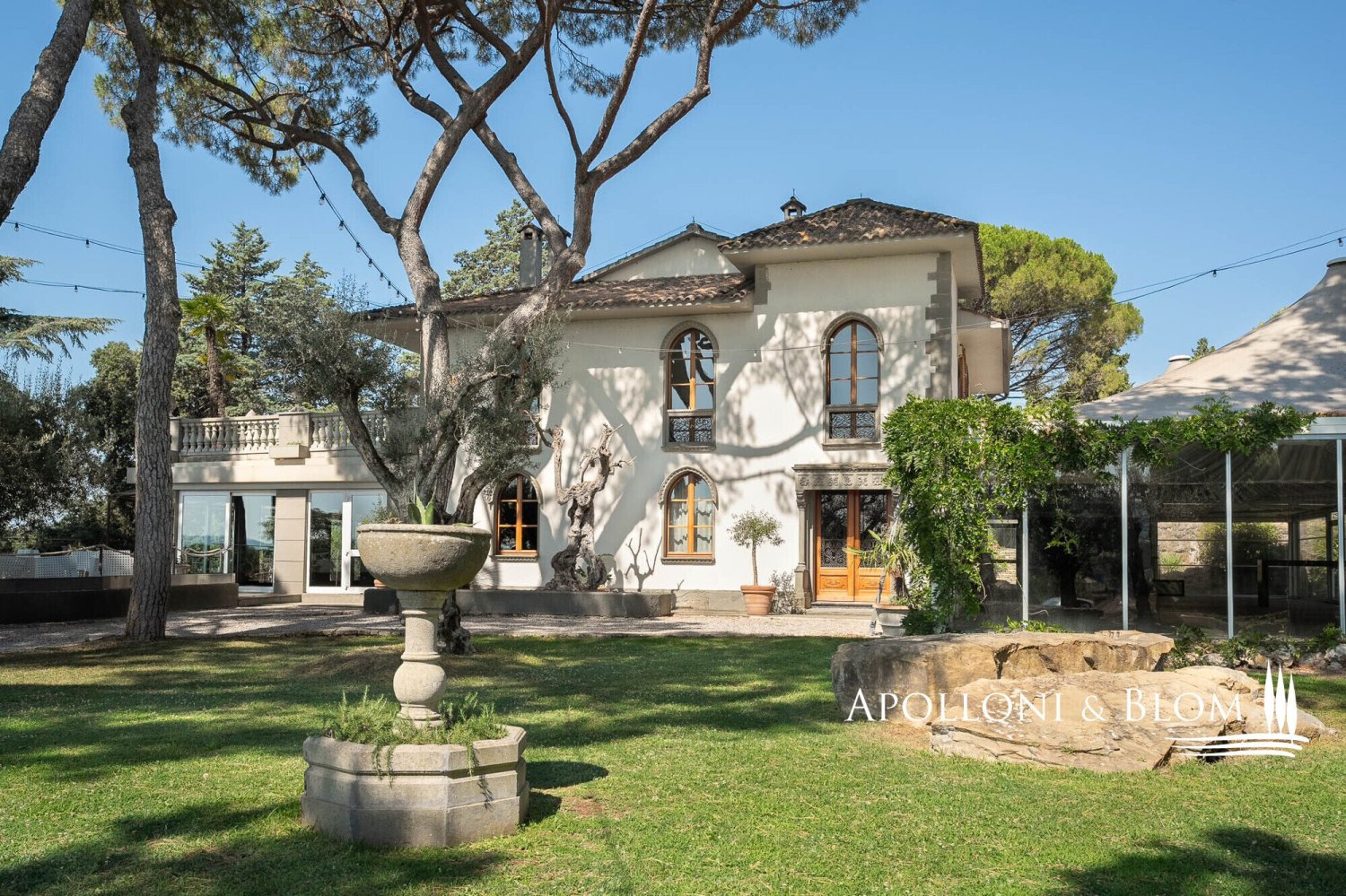 Villa de 4 dormitorios en Passignano sul Trasimeno, Italy No. 53491