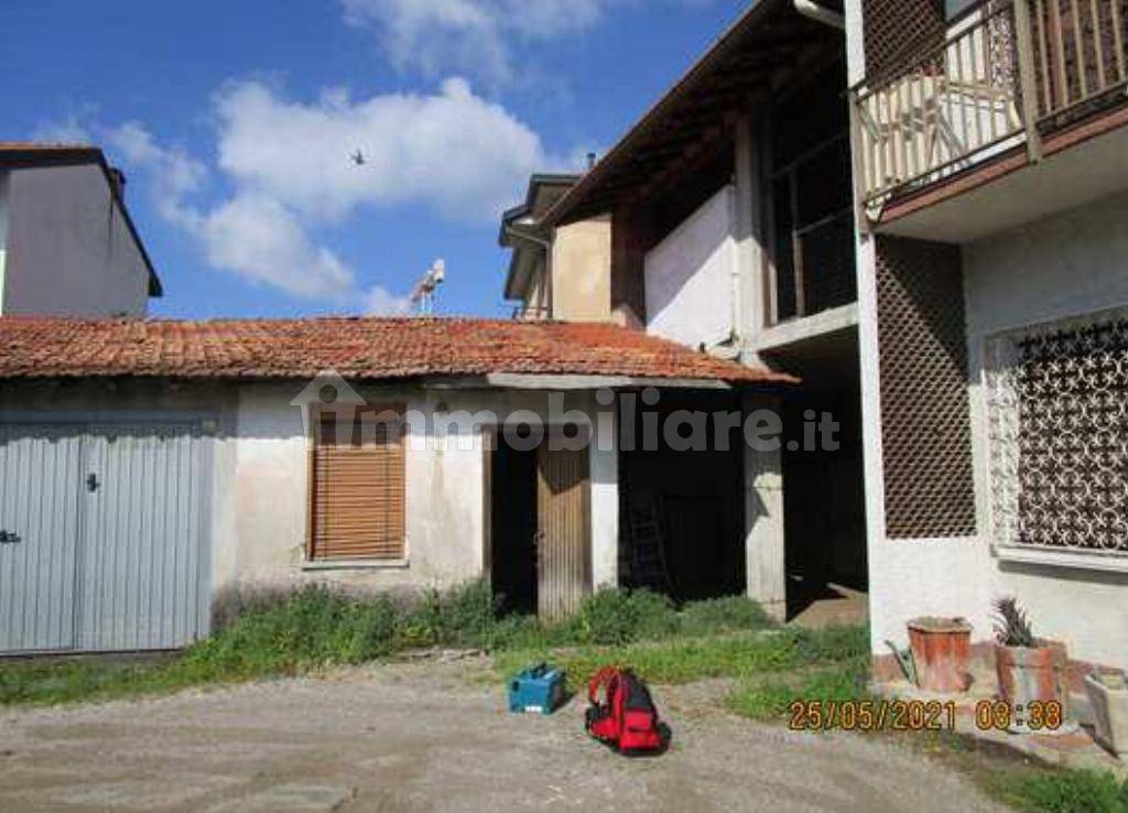 5 bedrooms Apartment in Biassono, Italy No. 281729