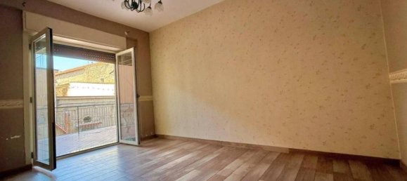 4 rooms Apartment in Giugliano in Campania, Italy No. 30254 3