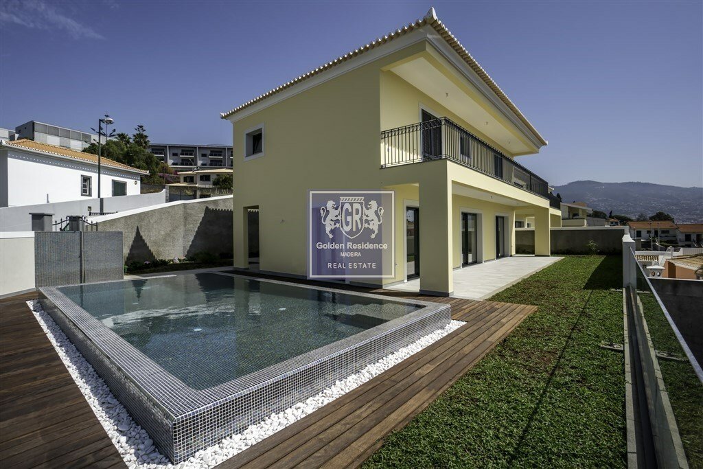 Villa de 3 dormitorios en Funchal, Portugal No. 94287