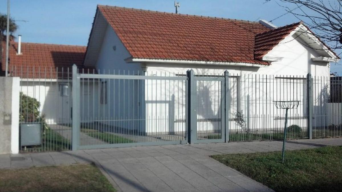 2 bedrooms House in Mar del Plata, Argentina No. 76928