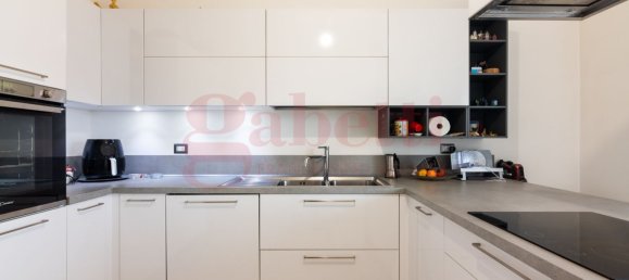Apartamento de 4 habitaciónes en Milan, Italy No. 247772 11