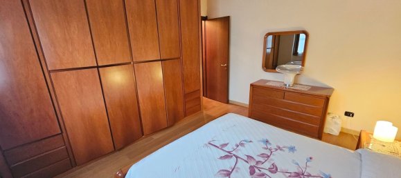 Квартира с 4 комнатами в Монца, Италия № 16493 12