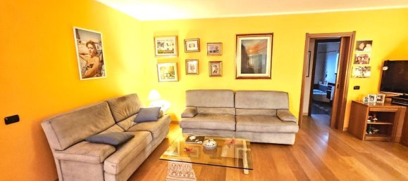 Квартира с 4 комнатами в Монца, Италия № 16493 4