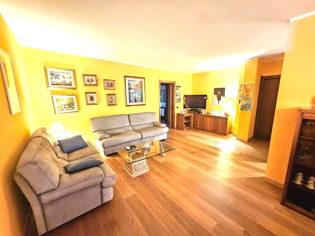 Квартира с 4 комнатами в Монца, Италия № 16493