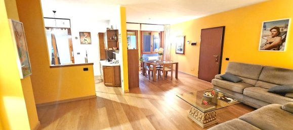 Квартира с 4 комнатами в Монца, Италия № 16493 2