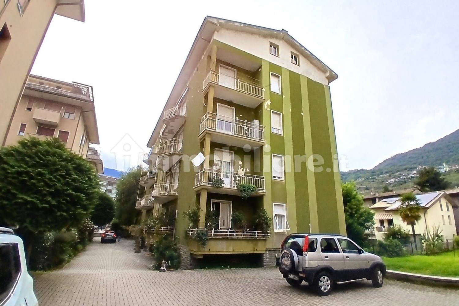 Apartamento de 3 dormitorios en Sondrio, Italy No. 380044