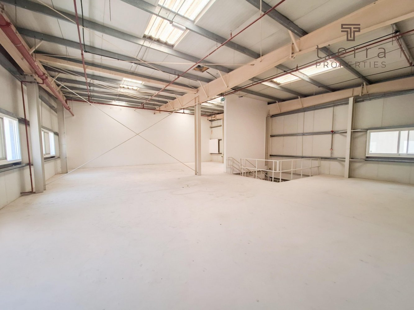 400m² Warehouse in Jebel Ali, UAE No. 54116