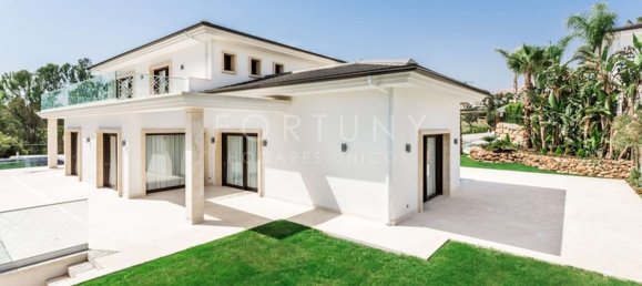 5 bedrooms Villa in Marbella, Spain No. 115125 6