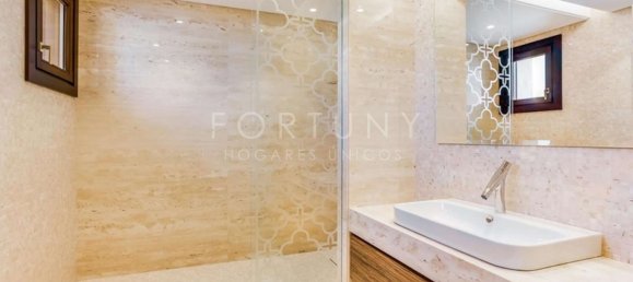 5 bedrooms Villa in Marbella, Spain No. 115125 22