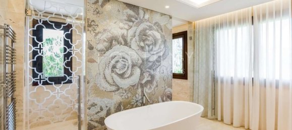 5 bedrooms Villa in Marbella, Spain No. 115125 21