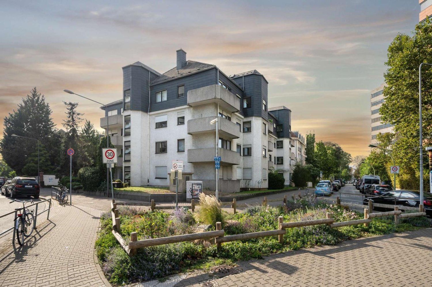 6 rooms Office in Frankfurt am Main, Germany No. 359180