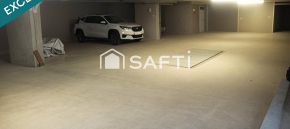 Parking in Paris, France No. 324147 2