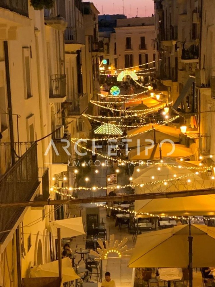 Коммерческая недвижимость с 2 комнатами в Бари, Италия № 329972