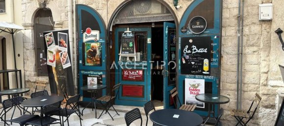 Коммерческая недвижимость с 2 комнатами в Бари, Италия № 329972 4