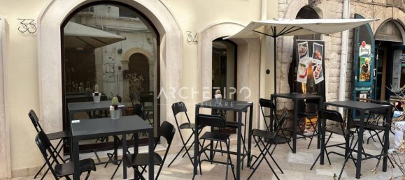 Коммерческая недвижимость с 2 комнатами в Бари, Италия № 329972 2