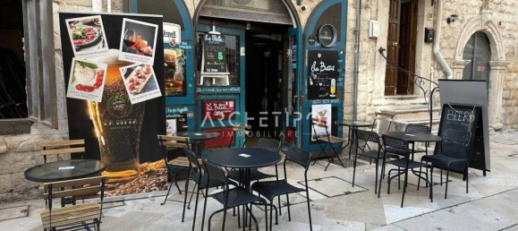 Коммерческая недвижимость с 2 комнатами в Бари, Италия № 329972 3