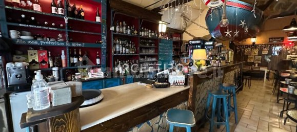 Коммерческая недвижимость с 2 комнатами в Бари, Италия № 329972 5