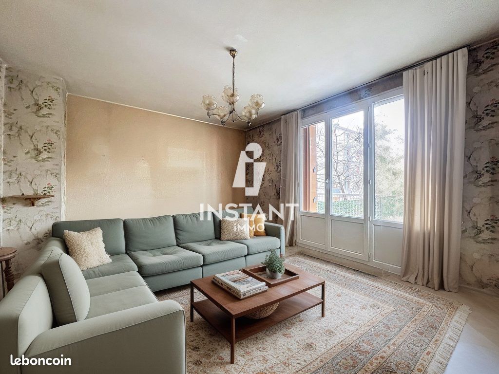 2 bedrooms Apartment in Creteil, France No. 124133