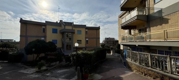 Квартира с 4 комнатами в Анцио, Италия № 125364 23