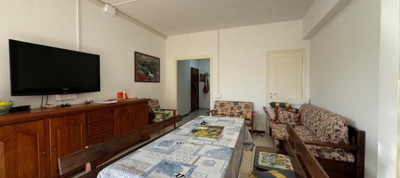 Квартира с 4 комнатами в Анцио, Италия № 125364 4