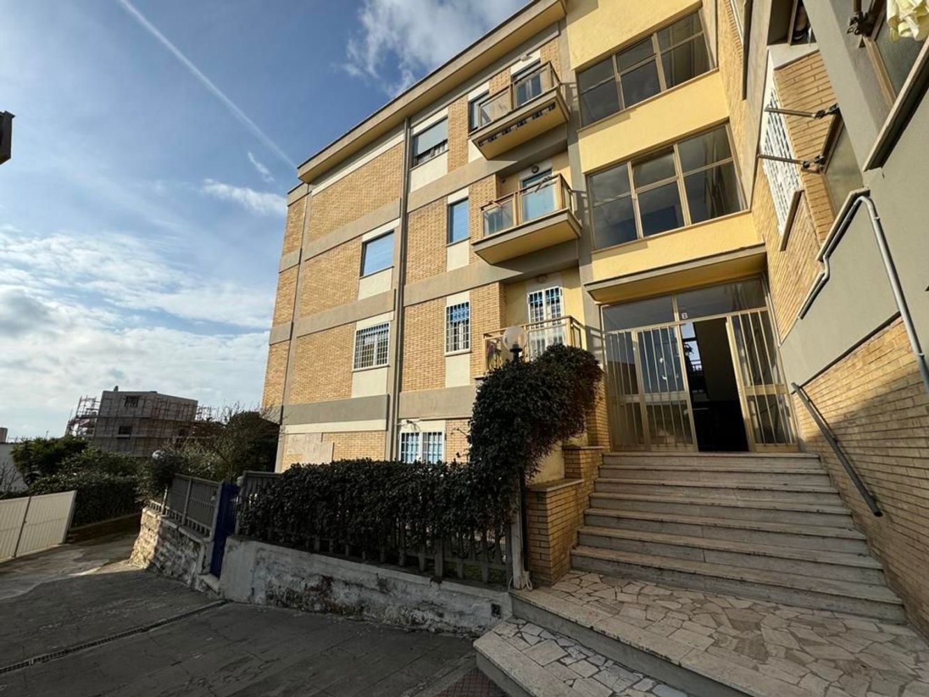 Квартира с 4 комнатами в Анцио, Италия № 125364