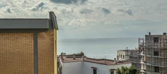 Квартира с 4 комнатами в Анцио, Италия № 125364 13