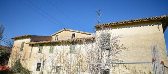 Дом с 16 комнатами в Сполето, Италия № 196510 14