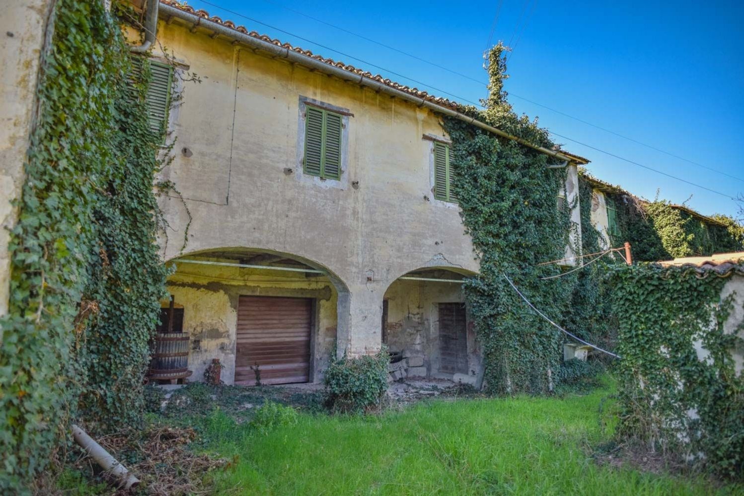 Дом с 16 комнатами в Сполето, Италия № 196510