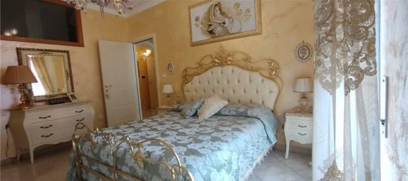 8 rooms House in San Nicandro Garganico, Italy No. 145462 8