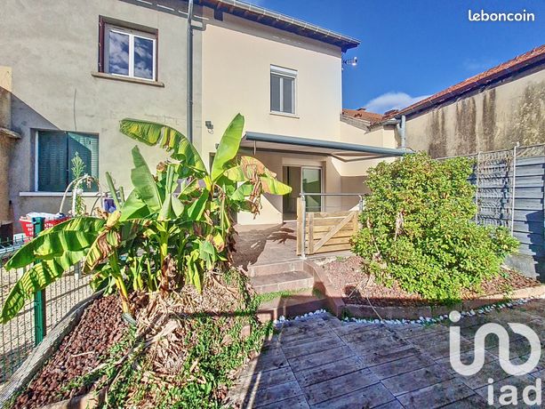 4 chambres Maison de ville à Attignat, France No. 315611