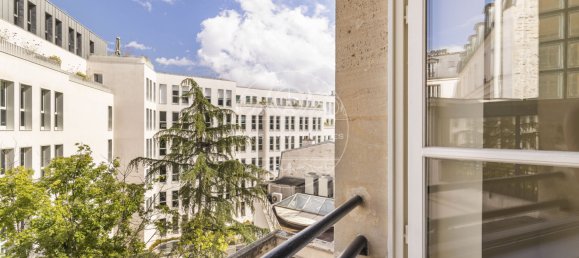 Studio in Paris, France No. 334732 8