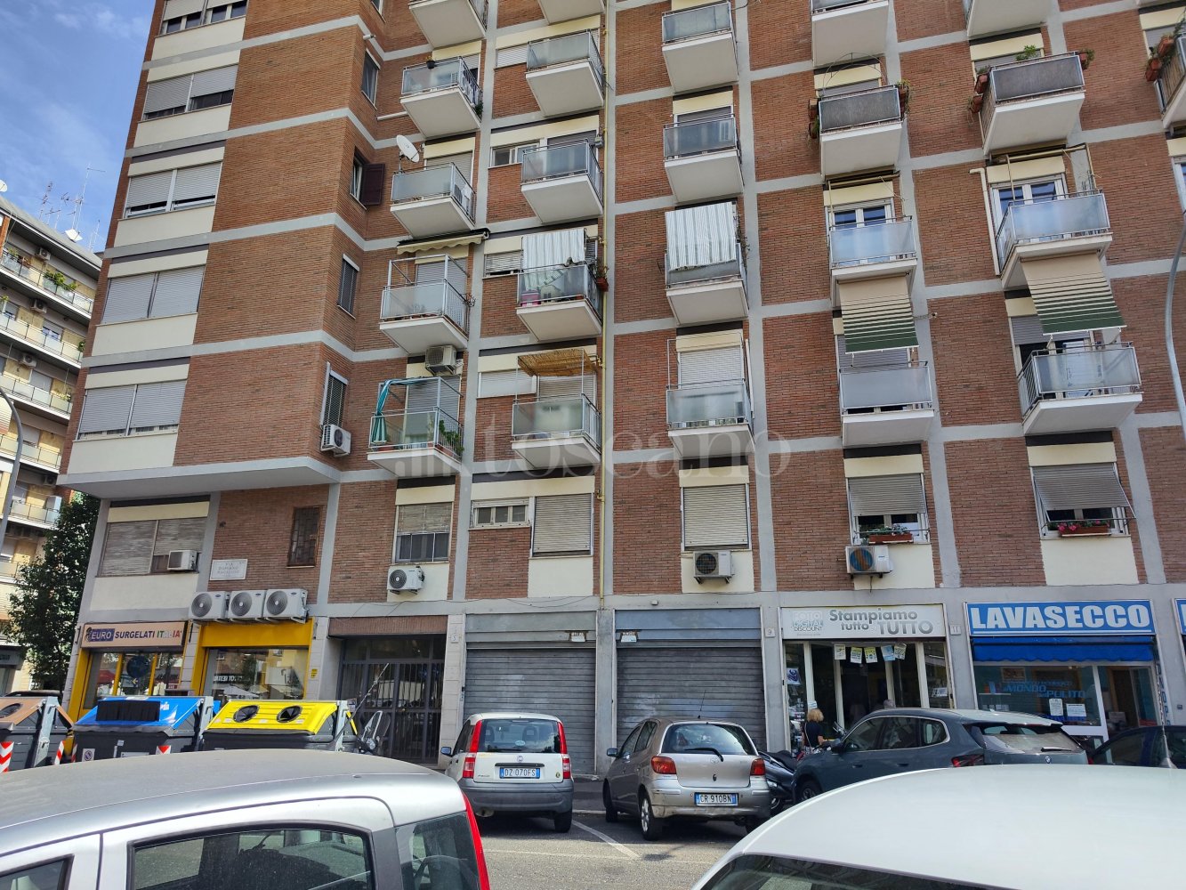 3 rooms Commercial property in Rome, Italy No. 394670