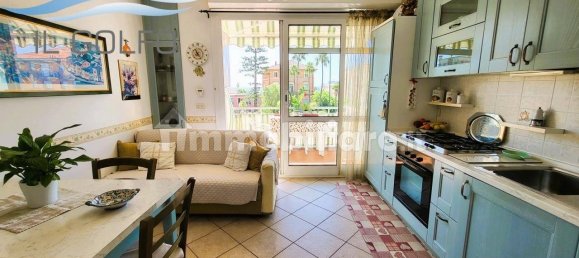 1 bedroom Apartment in San Bartolomeo al Mare, Italy No. 291609 4