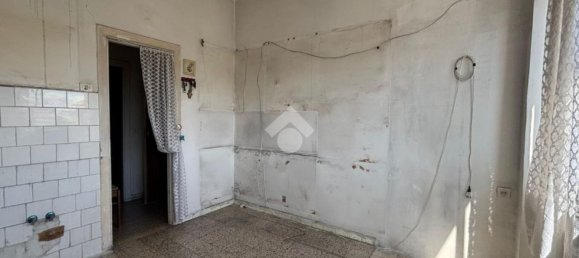 4-salle Appartement à Naples, Italy No. 275434 8