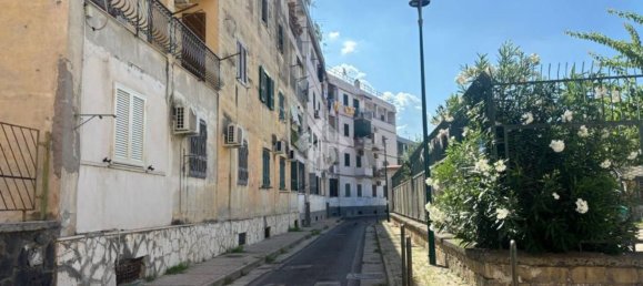 4-salle Appartement à Naples, Italy No. 275434 2